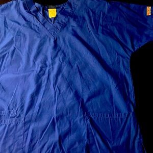 Cherokee Workwear Medium Scrub Top with 3 pockets.